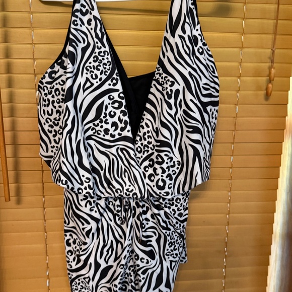 2 Gorgeous 1 Pc Swim Skort Suits Brand New - Picture 2 of 2